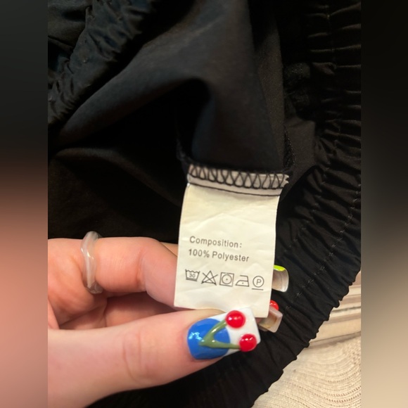 Black wide leg pants with flap pockets and elastic waistband - Picture 5 of 7